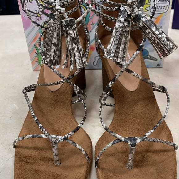 JEFFREY CAMPBELL FOR FREE PEOPLE KINSIE STRAPPY SNAKE SANDALS IN BEIGE SIZE 8 - Picture 9 of 15
